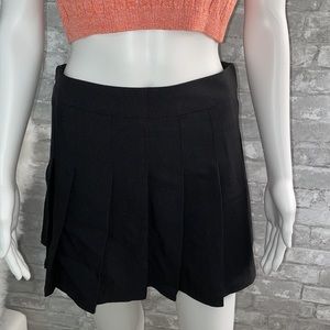 Black pleated skorts